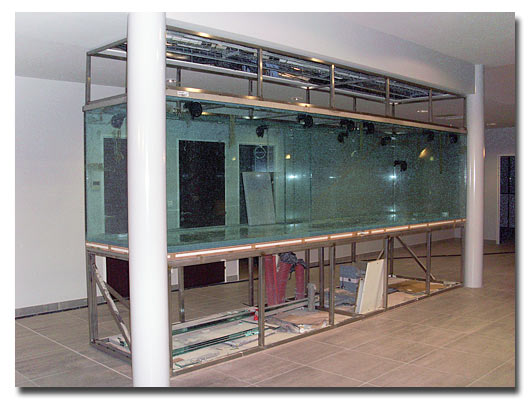 Les bâtis haut et bas de l'aquarium